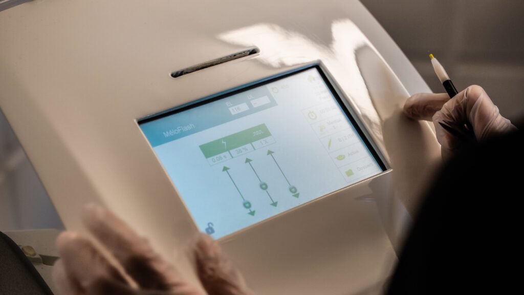 Pourquoi choisir l’électrolyse pour l'épilation définitive des sourcils